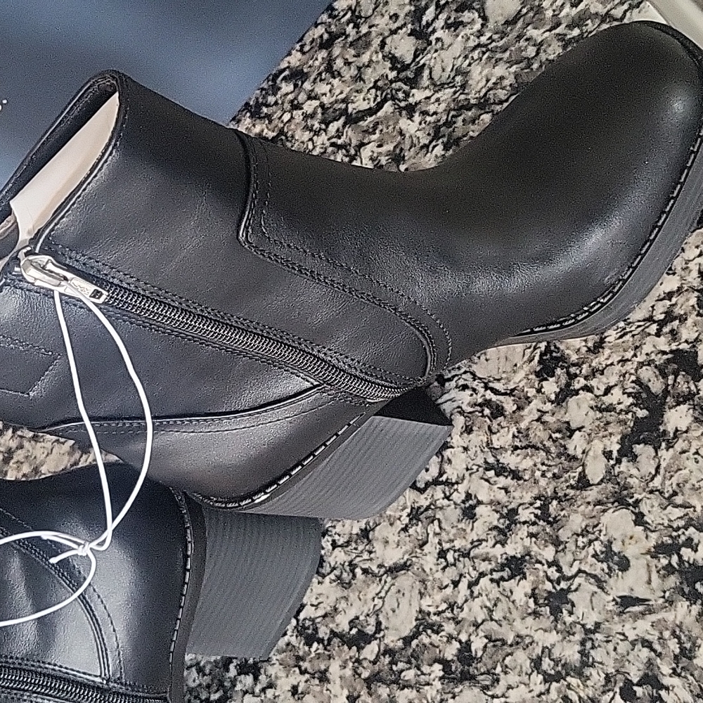 Ladies Boots - Picture 3 of 4